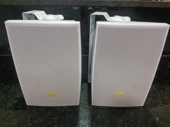 Caixa de ambiente JBL