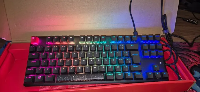 Teclado Mecânico Gamer HyperX Alloy Origins Core, RGB POUCO TEMPO DE USO TECLAS SEM DESGAS