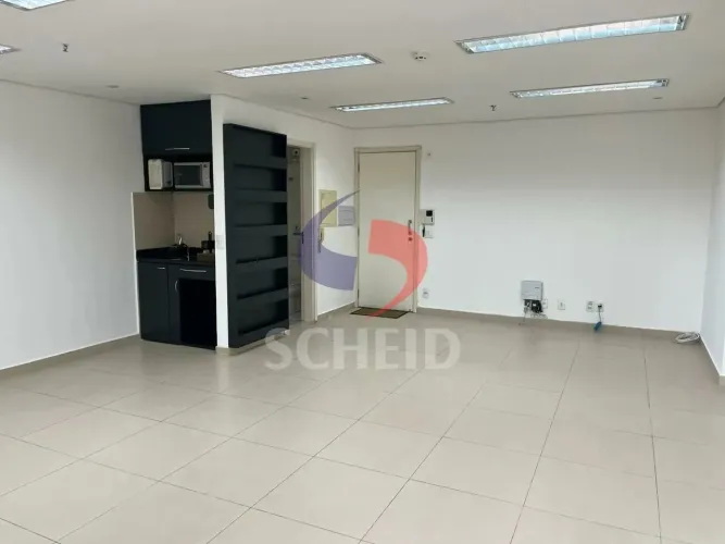 Sala comercial com 45m2, banheiro, varanda e 1 vaga, prédio novo em ótima localização em S