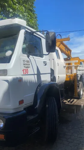 ALUGO VW WORKER 17.180 COM MUNCK DE 20 TONELADAS