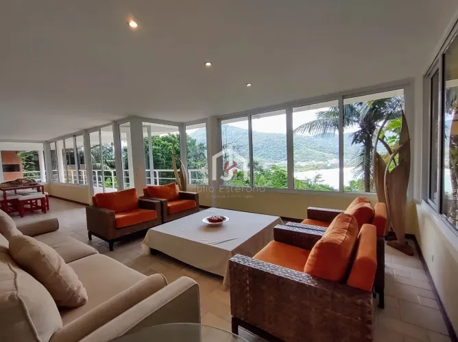 Sobrado com Vista Espetacular para o Mar no condomínio Ponta Das Toninhas em Ubatuba
