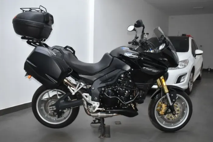 Triumph Tiger 1050 (Apenas 39mil km) + de 15mil em acessórios