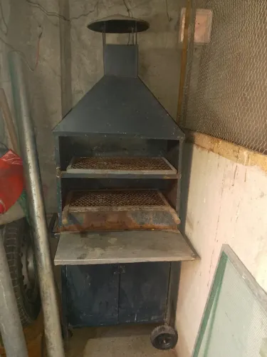 Vende-se uma churrasqueira 300 reais 