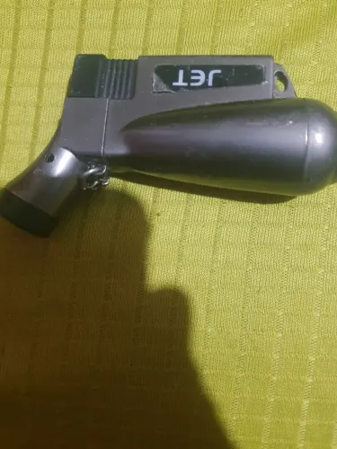 Isqueiro e mini maçarico. Estão sem gás