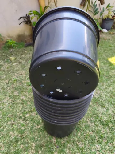 Vaso para plantas de médio porte, número 07(30,00) e pré vaso (10,00)