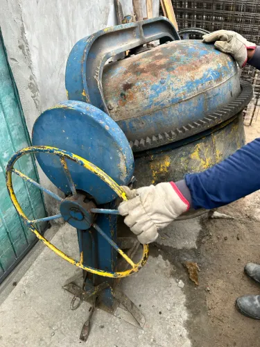 Betoneira 400L semi nova trifásica super resistente