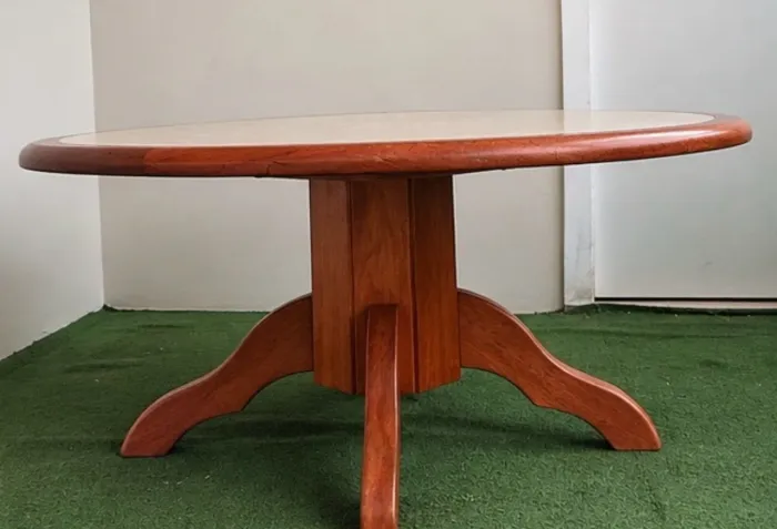Mesa infantil de madeira imbuia maciça 8 lugares