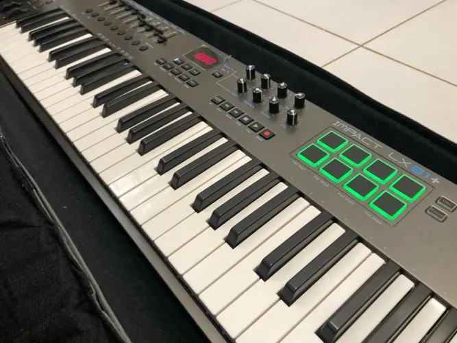 Teclado controlador Nektar lx61