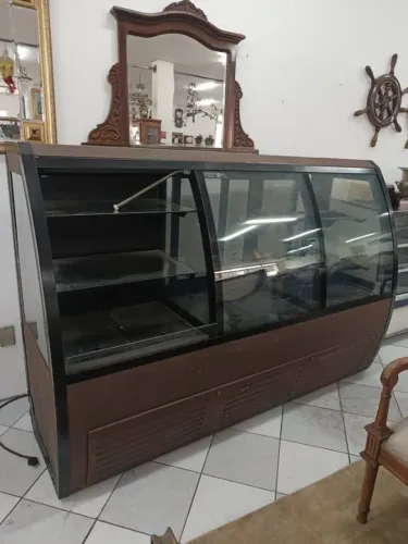 Balcão expositor com geladeira