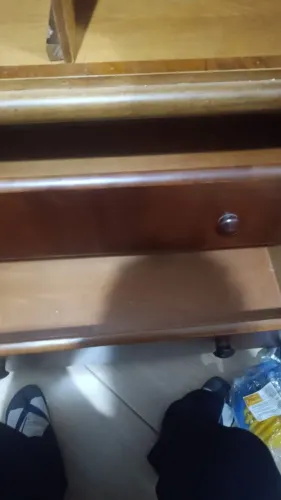 Guarda roupa de madeira