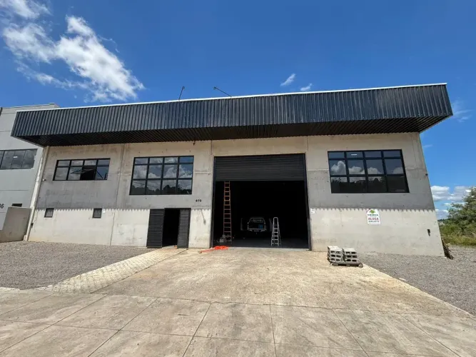 PAVILHÃO COM 600M² NO JARDIM DAS HORTÊNSIAS