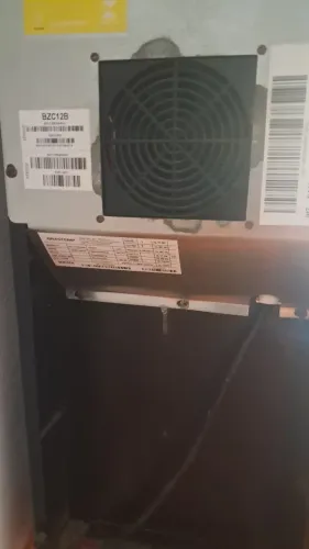 Adega climatizadora para vinhos.