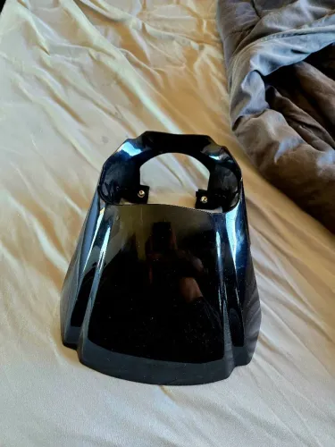 Suporte acabamento farol Harley-Davidson Breakout