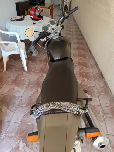 VENDE SE MOTO CONSERVADA com valor negociavel