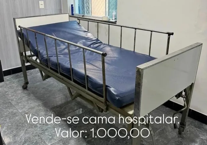 Cama hospitalar + cadeira de Roda