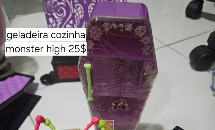 Móvel geladeira monster high incompleta 