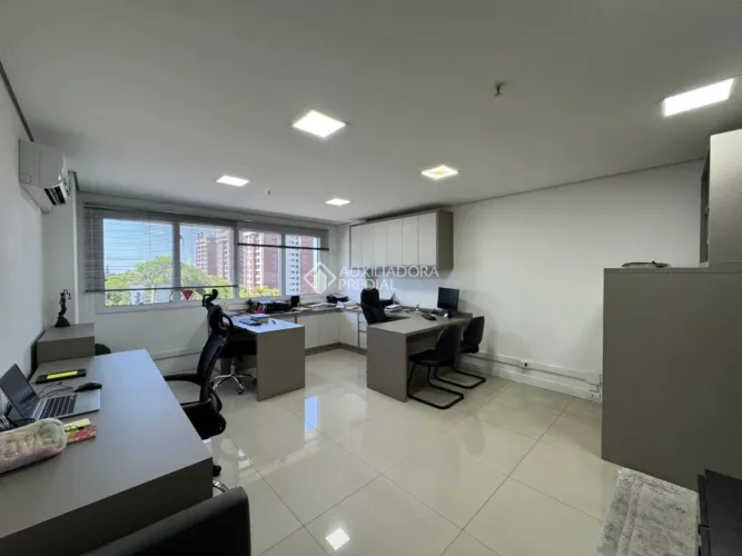Salas comerciais, com banheiro