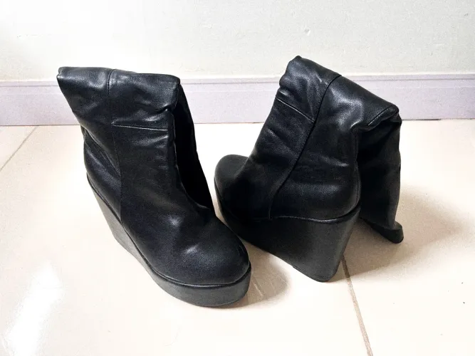 BOTA PLATAFORMA PRETA