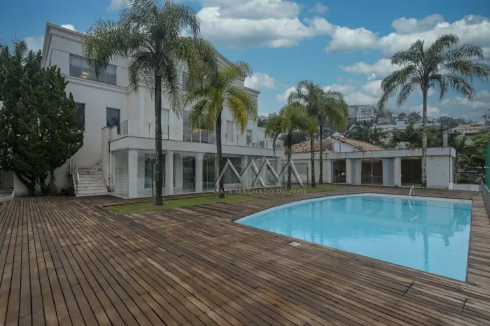 Casa à Venda no Condomínio Vila Castela | 1.316 m² - 4 suítes