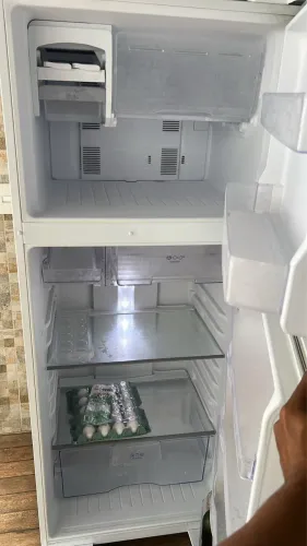 Geladeira semi nova 