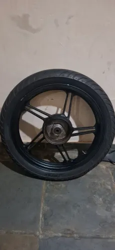 Vendo roda com pneu para 160