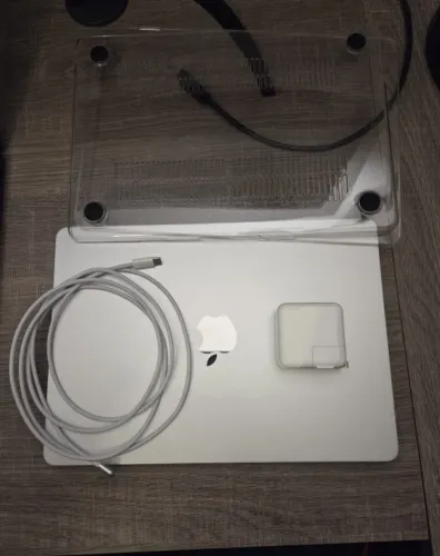 Apple MacBook Air 13 M4 2025 16GB 256GB SSD Prata - bateria perfeita, caixa e carregador