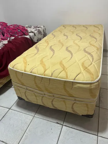 ? Cama Box Conjugada de Solteiro - R$ 200