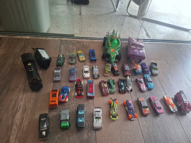 Carrinhos hotwheels e pista