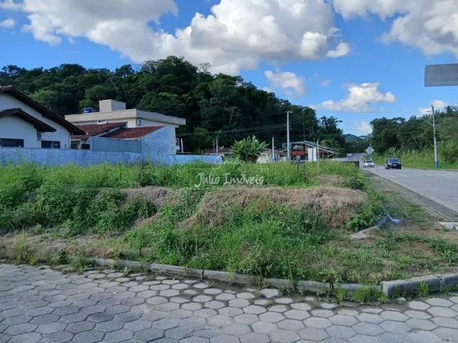 Terreno de esquina na Guabiruba sul