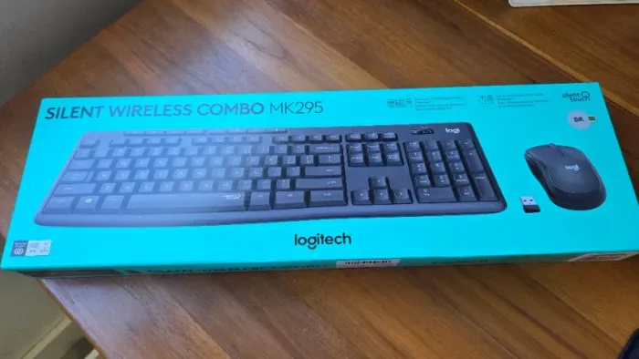 Teclado e Mouse Sem Fio Logitech MK295 Silent ABNT2 - Novo Lacrado