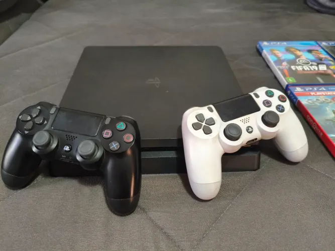 PlayStation 4 Slim + 2 Controles + 6 Jogos Originais
