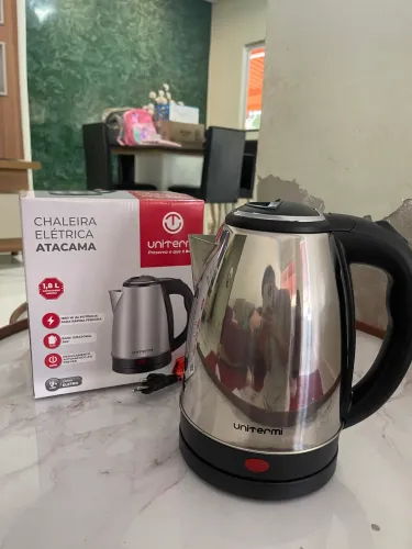 Vende-se chaleira elétrica