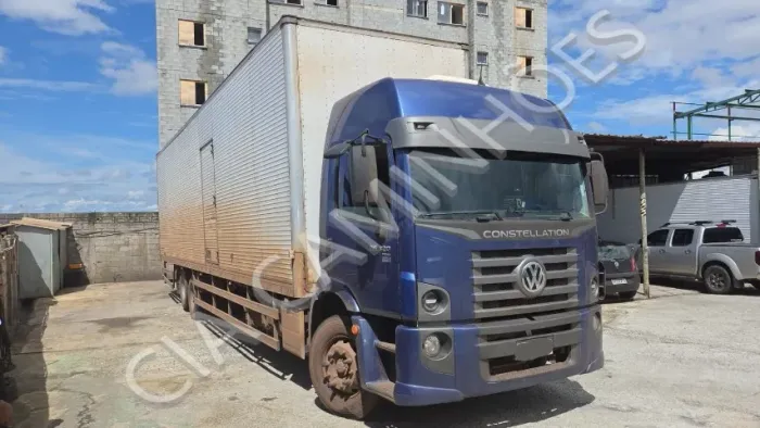 VW 26-320 CONSTELATION 6x2 ANO 2024 BAU FCCHINI 11,50M