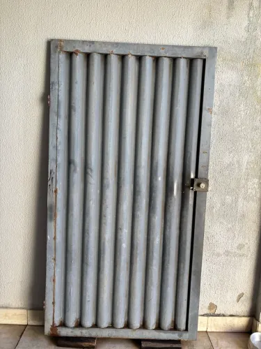 Vende-se 210x1000 chapa 18 . 320 reais 