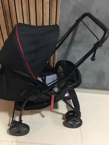Vendo carrinho de bebê da marca galzerano reversível em ótimo estado