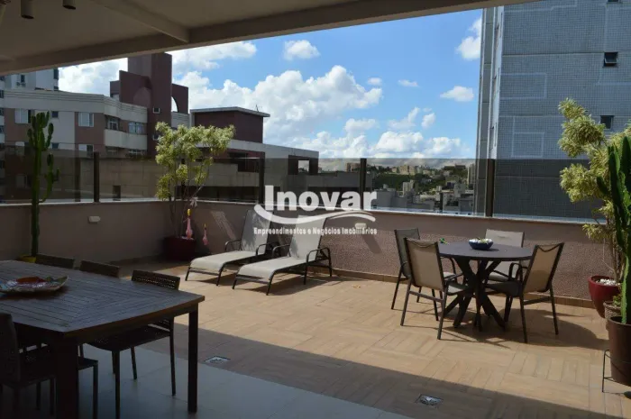 Linda Cobertura aproximadamente 250m² com 4 quartos e 3 vagas de garagem esquina de Av. Pr
