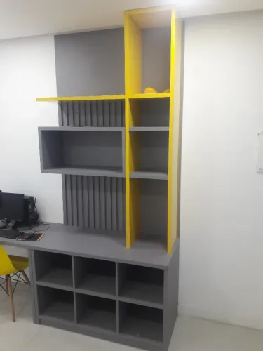 Painel Ripado + Estante Planejada em MDF | Escritório / Clínica