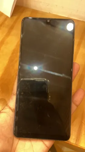 Celular Samsung A31 com marcas de uso