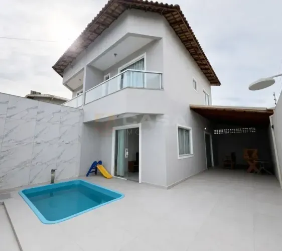 Casa duplex com piscina Porteira fechada a poucos passos da praia