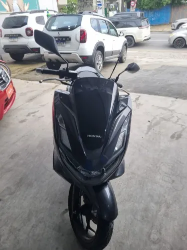 Honda PCX 160 só com 6 mil kms!