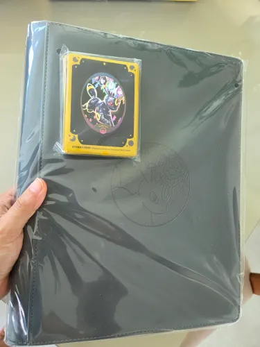 Fichario UMBREON pra cartas de POKEMON TCG + kit de sleeves Umbreon