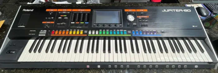Roland Jupiter 80 Excelente estado! 