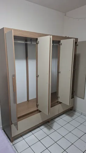 Guarda roupa 6 portas