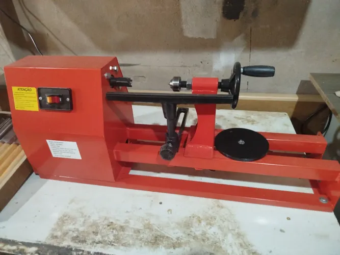 Vendo Torno de Madeira Nagano Voltagem 220  Whatsapp *  Roberto 