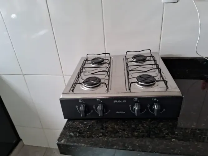 Geladeira e fogão de bancada barato pra eu entregar o apto