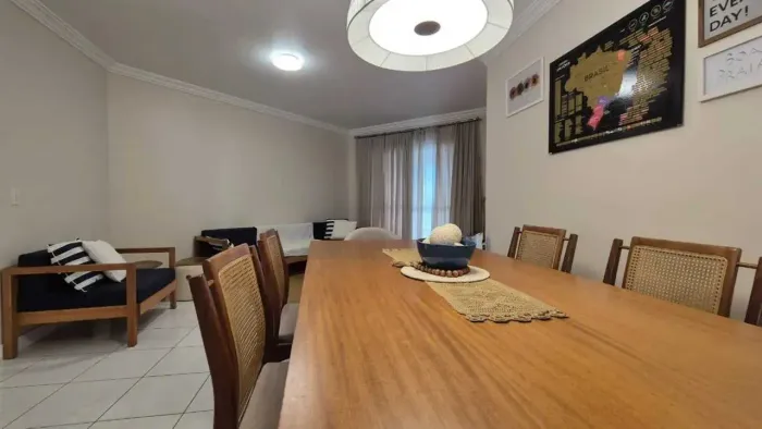 Apartamento quadra mar com 3 dormitórios sendo 1 suíte e 1 vaga em Meia Praia - Itapema/SC