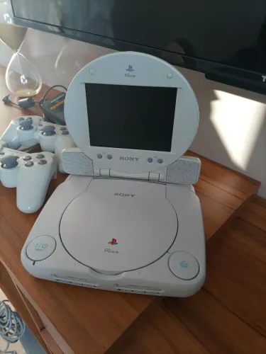 PlayStation one + Tela LCD Sony original.