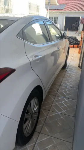 Hyundai Elantra GLS 2.0 16V Flex Aut. 2015