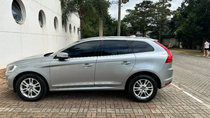 Volvo XC 60 T-5 Momentum 2.0 245cv FWD 5P 2016