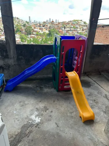 Playground com 2 escorregos 